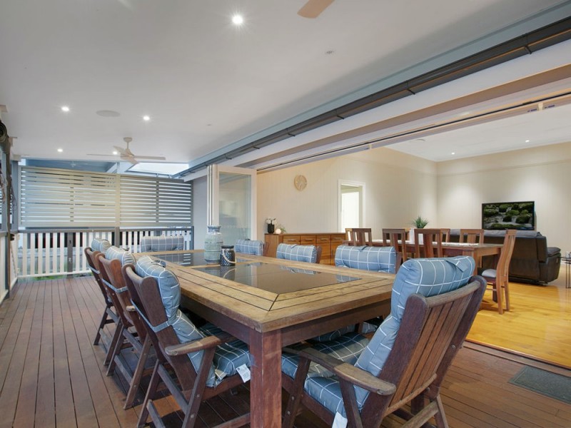 43 Emsworth Street, Wynnum QLD 4178