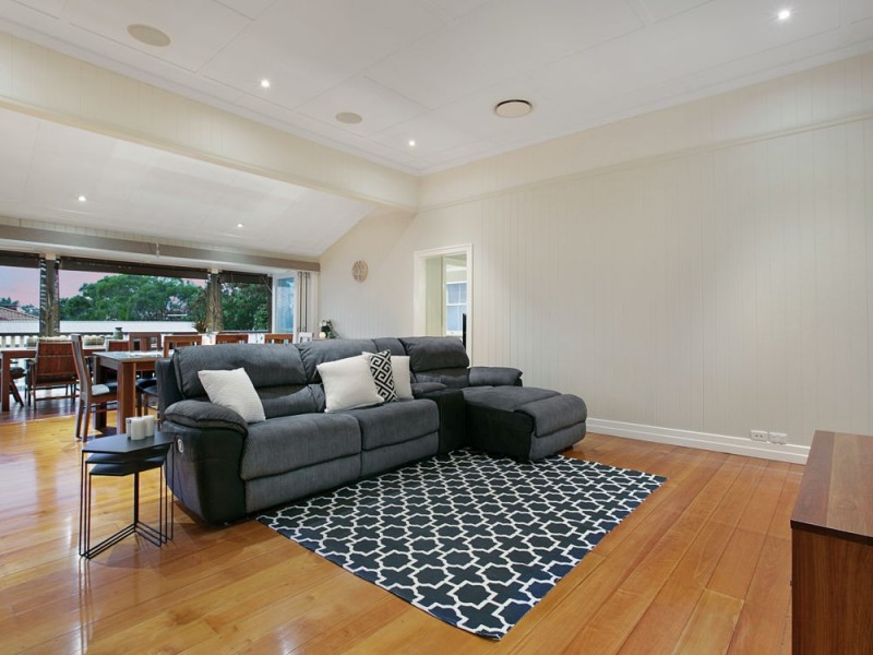 43 Emsworth Street, Wynnum QLD 4178