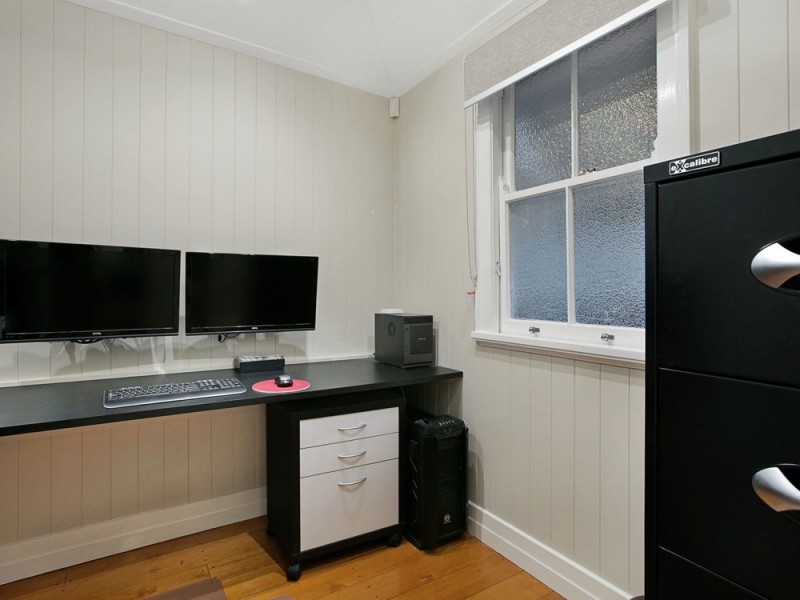 43 Emsworth Street, Wynnum QLD 4178