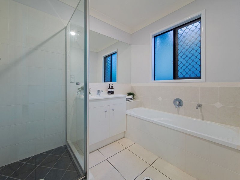 1 Figtree Place, Wakerley QLD 4154