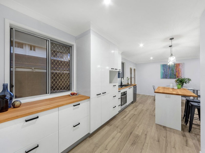 6 Jobs Place, Manly West QLD 4179