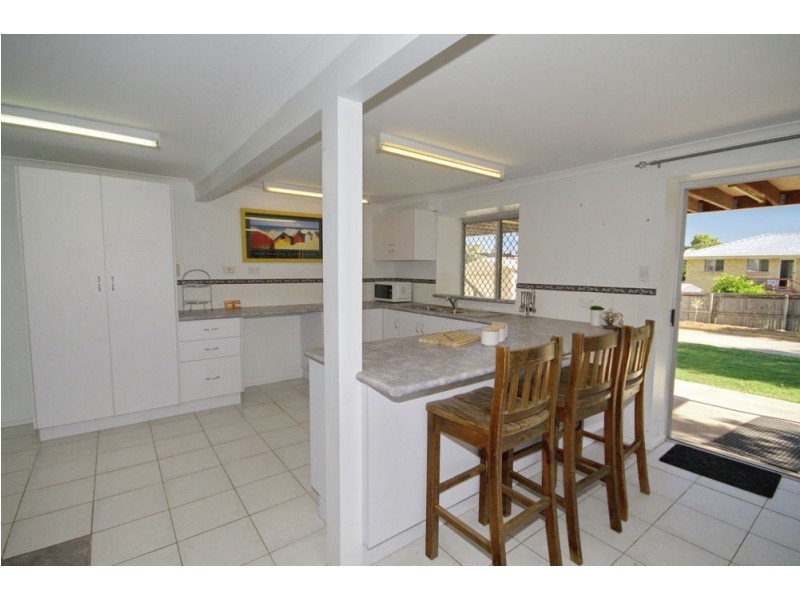 12 Leadale St, Wynnum West QLD 4178