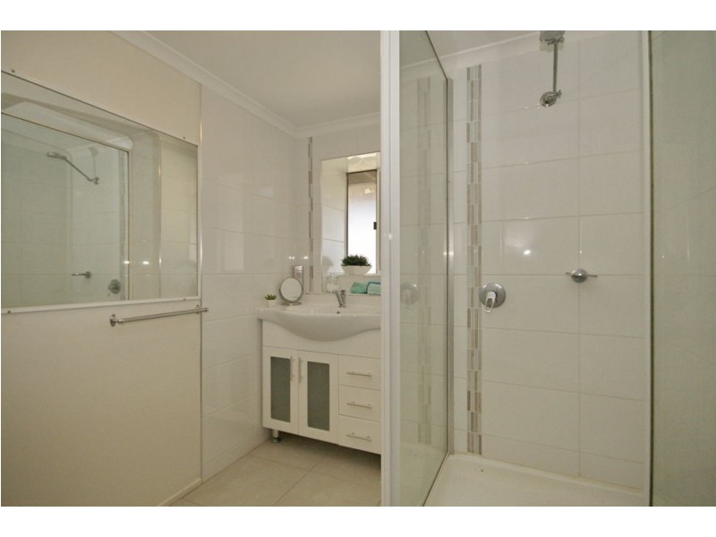 12 Leadale St, Wynnum West QLD 4178