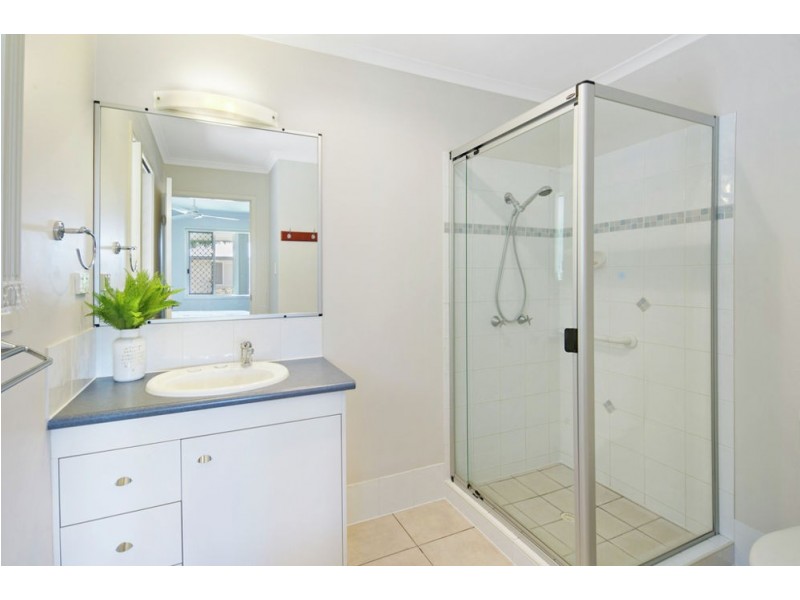 40/8 Zahner Pl, Manly West QLD 4179