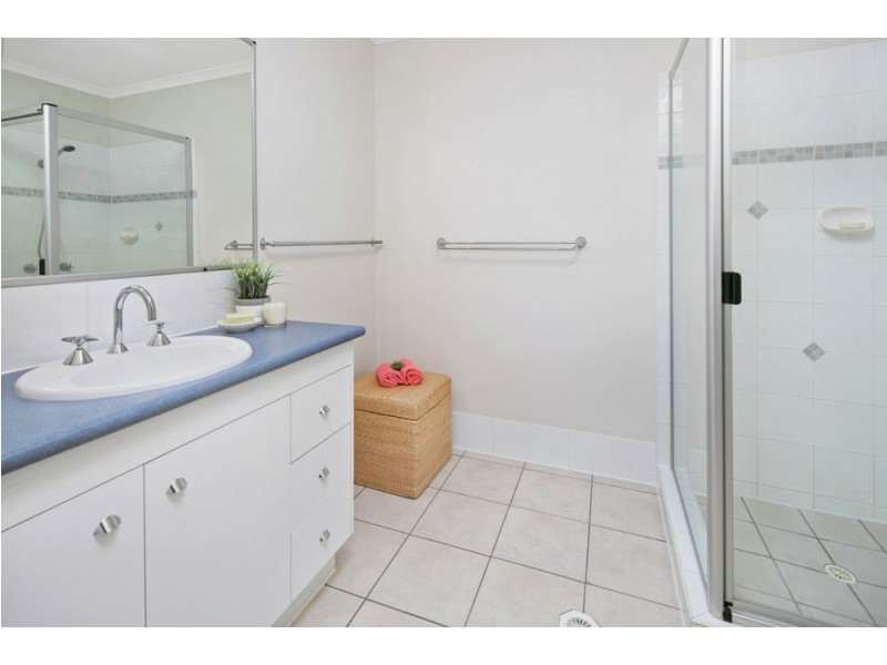 40/8 Zahner Pl, Manly West QLD 4179