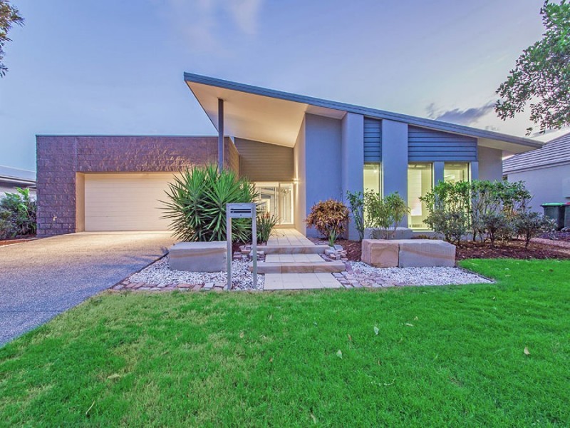 17 Margaret Crescent, Wakerley QLD 4154