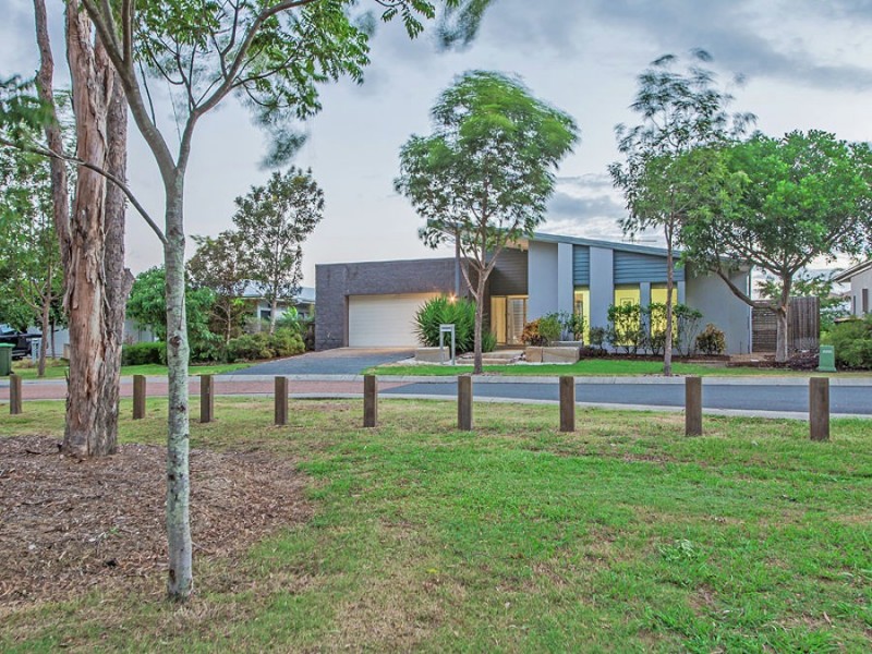 17 Margaret Crescent, Wakerley QLD 4154