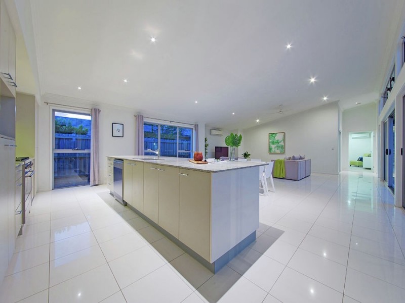 17 Margaret Crescent, Wakerley QLD 4154