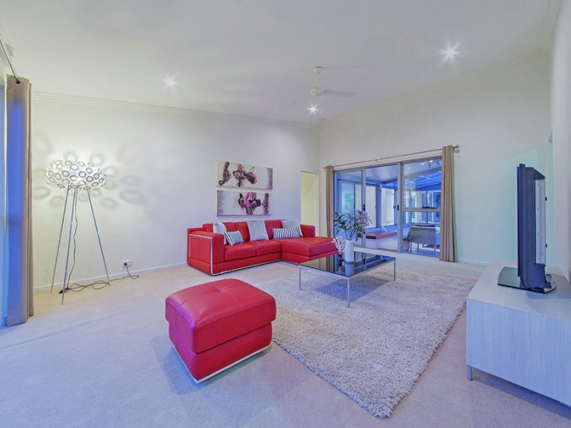 17 Margaret Crescent, Wakerley QLD 4154