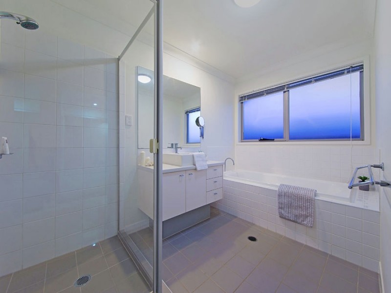 17 Margaret Crescent, Wakerley QLD 4154