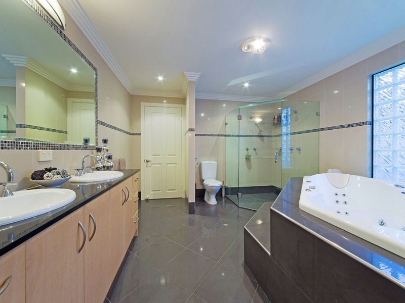 94 Behan Crescent, Wakerley QLD 4154