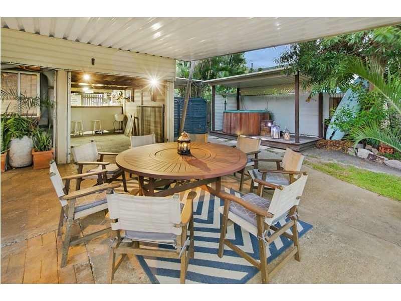 11 Nevis St, Manly West QLD 4179