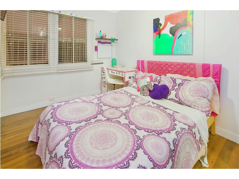 11 Nevis St, Manly West QLD 4179