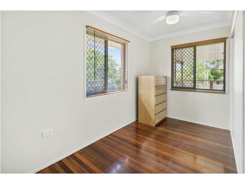 3 Winston St, Wynnum West QLD 4178