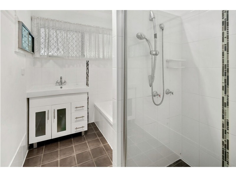 3 Winston St, Wynnum West QLD 4178