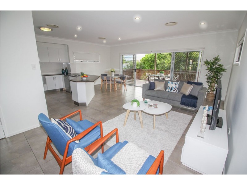 77 Drayton Tce, Wynnum QLD 4178