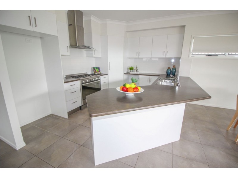 77 Drayton Tce, Wynnum QLD 4178