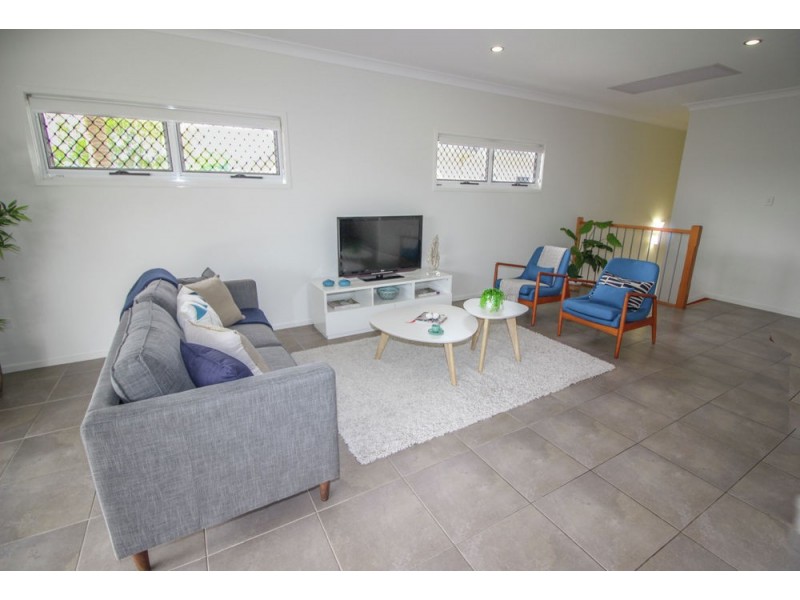 77 Drayton Tce, Wynnum QLD 4178