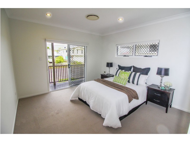 77 Drayton Tce, Wynnum QLD 4178