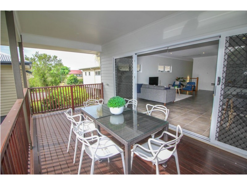 77 Drayton Tce, Wynnum QLD 4178