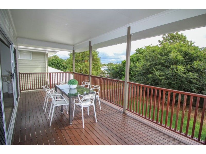 77 Drayton Tce, Wynnum QLD 4178