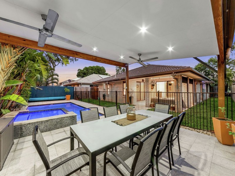 25 Red Gum Crescent, Wakerley QLD 4154