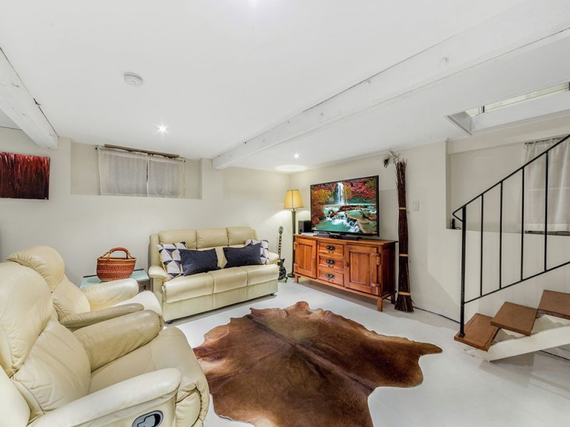 6 Suzanne Street, Wynnum West QLD 4178