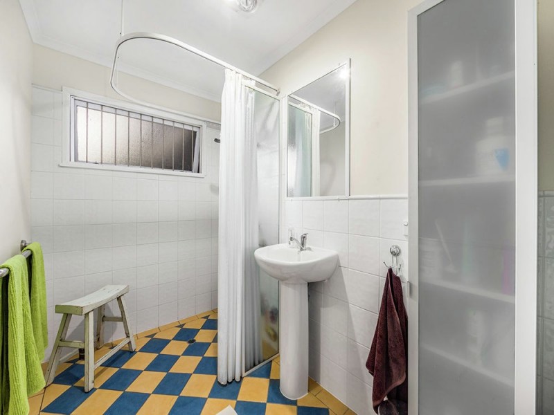 6 Suzanne Street, Wynnum West QLD 4178