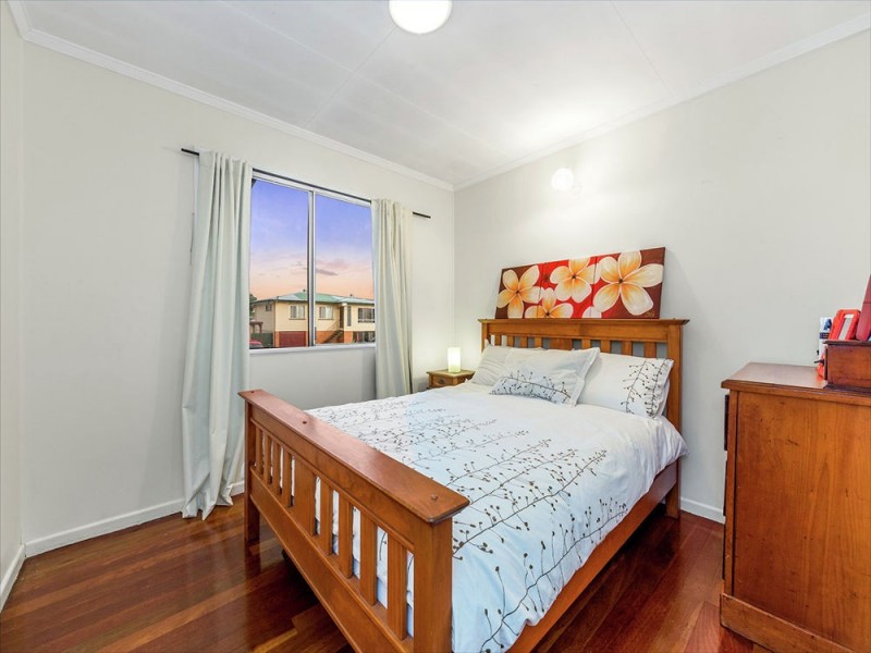 6 Suzanne Street, Wynnum West QLD 4178