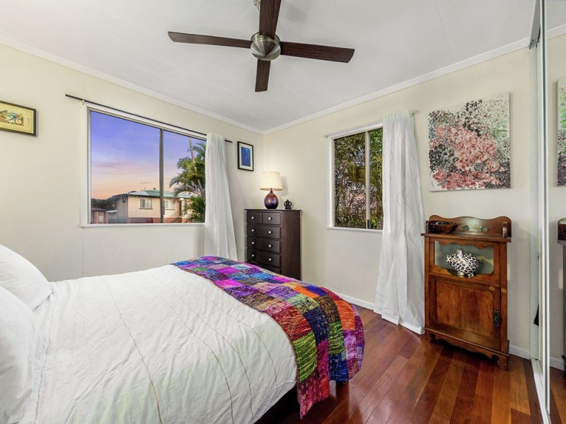 6 Suzanne Street, Wynnum West QLD 4178