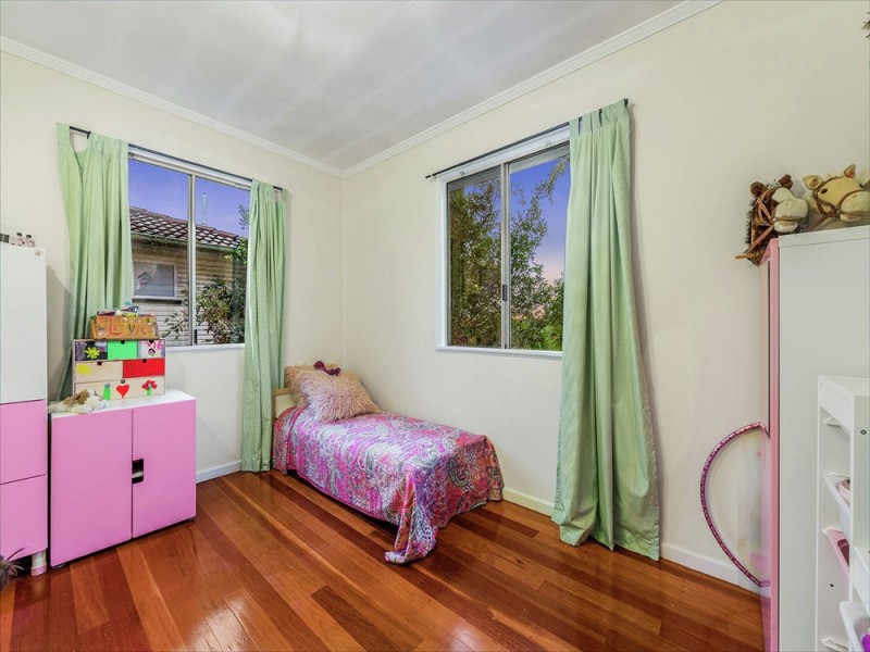 6 Suzanne Street, Wynnum West QLD 4178