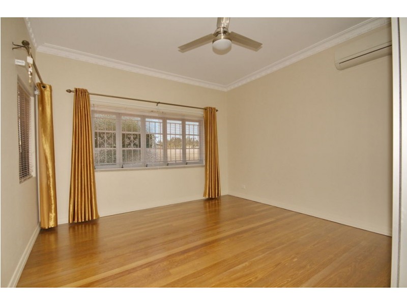 1/27 Kianawah Road, Wynnum West QLD 4178