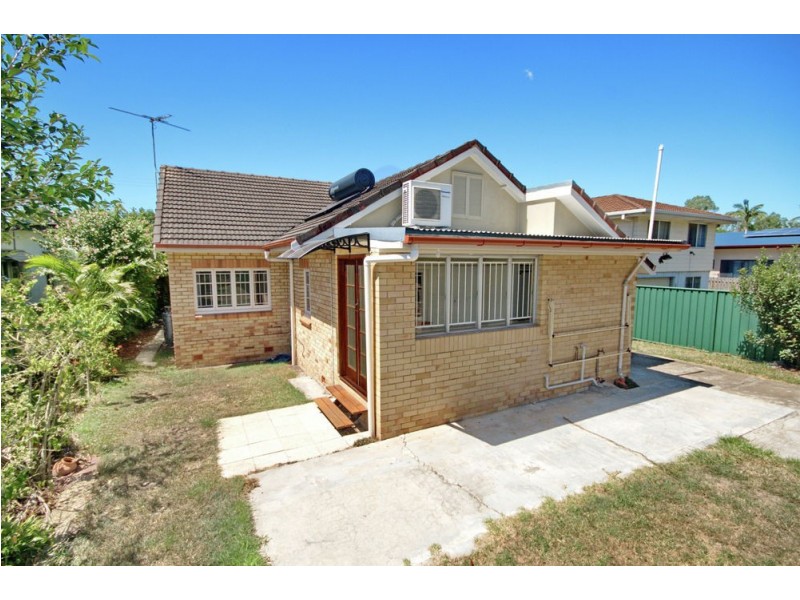 2/27 Kianawah Road, Wynnum QLD 4178