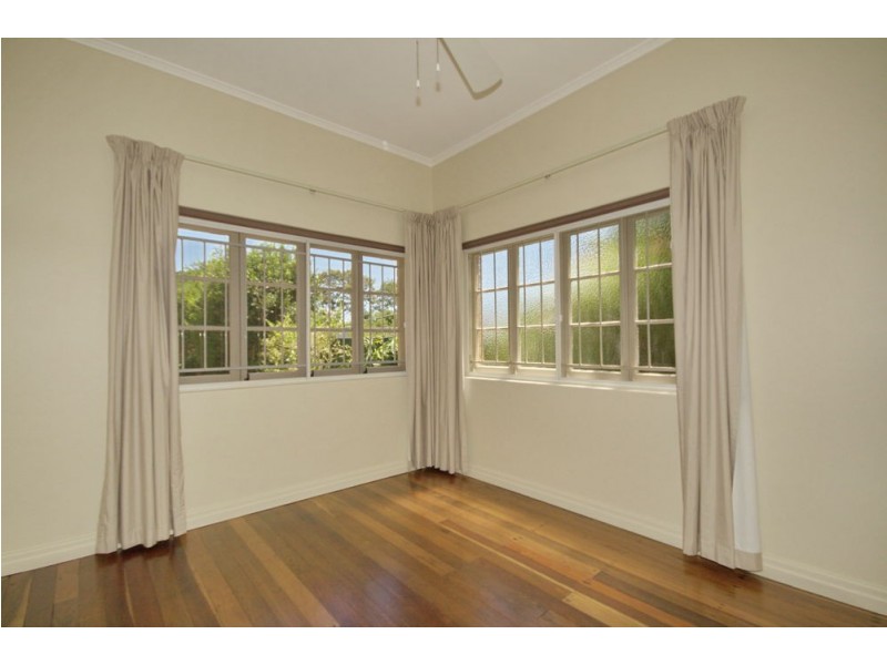2/27 Kianawah Road, Wynnum QLD 4178