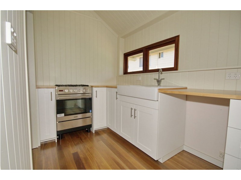 2/27 Kianawah Road, Wynnum QLD 4178