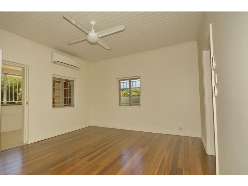 2/27 Kianawah Road, Wynnum QLD 4178
