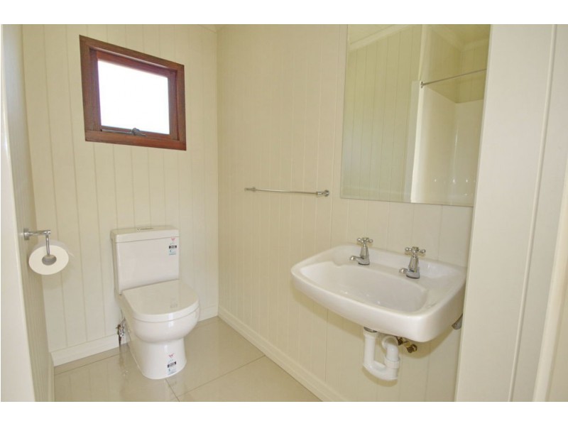 2/27 Kianawah Road, Wynnum QLD 4178