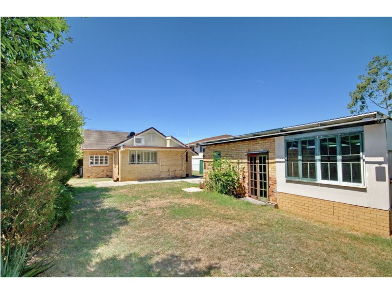2/27 Kianawah Road, Wynnum QLD 4178