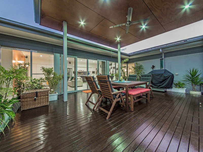 6 Esk Crescent, Wakerley QLD 4154
