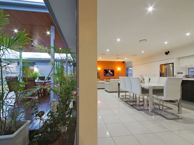 6 Esk Crescent, Wakerley QLD 4154