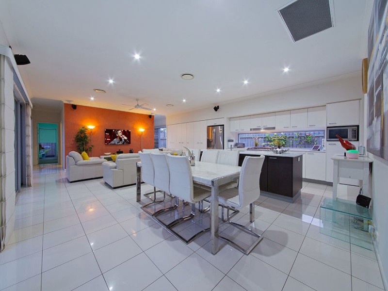 6 Esk Crescent, Wakerley QLD 4154