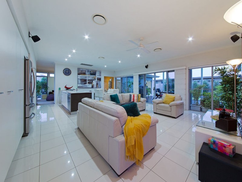 6 Esk Crescent, Wakerley QLD 4154