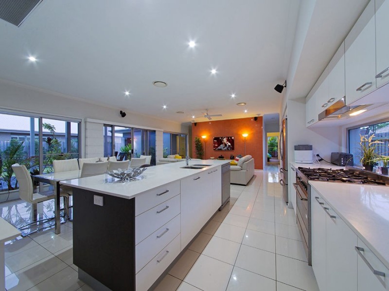 6 Esk Crescent, Wakerley QLD 4154