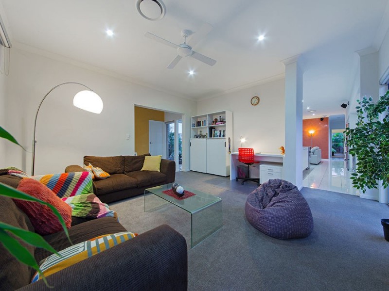 6 Esk Crescent, Wakerley QLD 4154