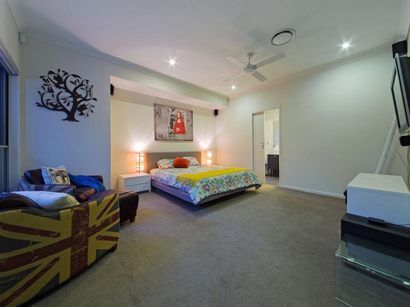 6 Esk Crescent, Wakerley QLD 4154