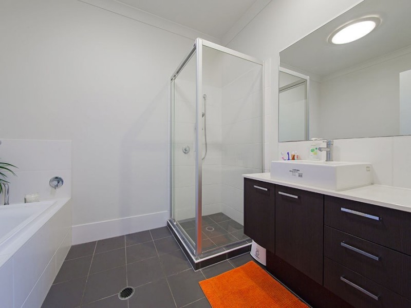 6 Esk Crescent, Wakerley QLD 4154