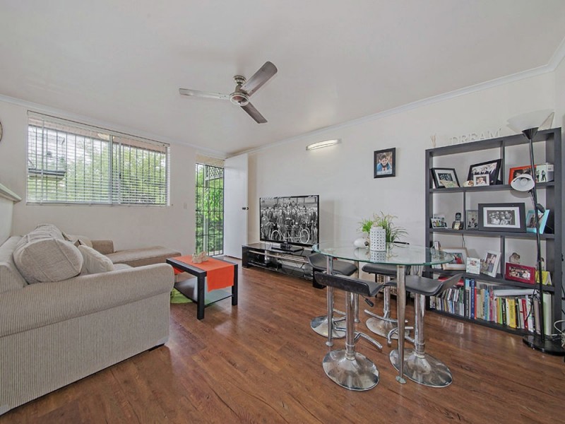 3/143 Melville Terrace, Manly QLD 4179