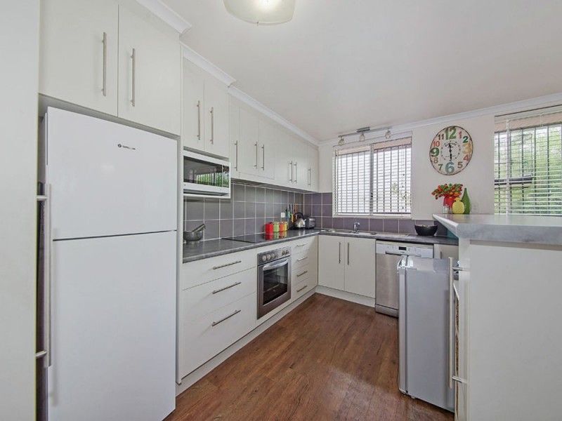 3/143 Melville Terrace, Manly QLD 4179