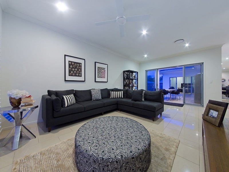 39 Margaret Crescent, Wakerley QLD 4154