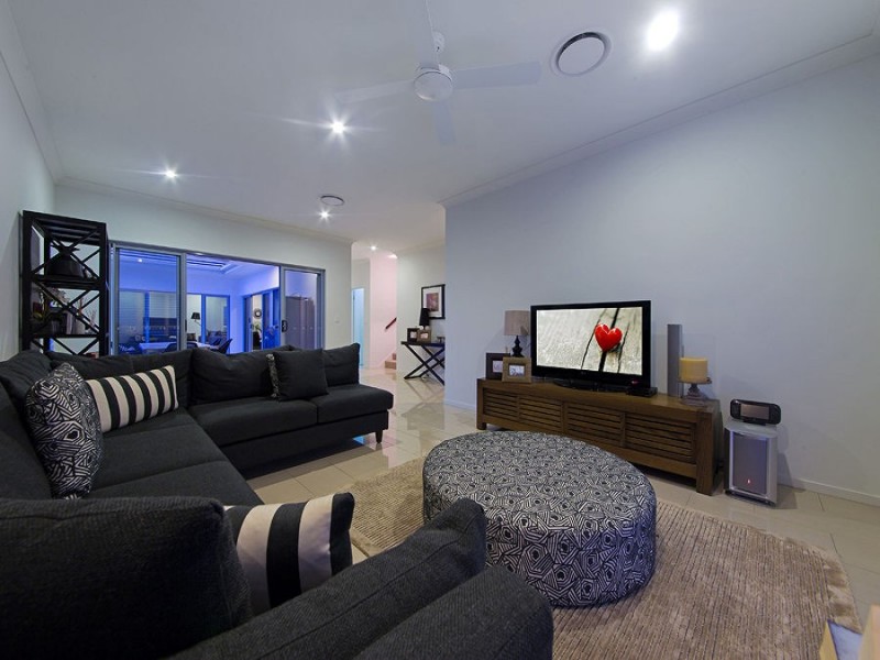 39 Margaret Crescent, Wakerley QLD 4154